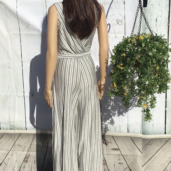 FRONT & BACK V~NECK SEMI~CROPPED SOFT JUMPSUIT - Picture 9 of 14